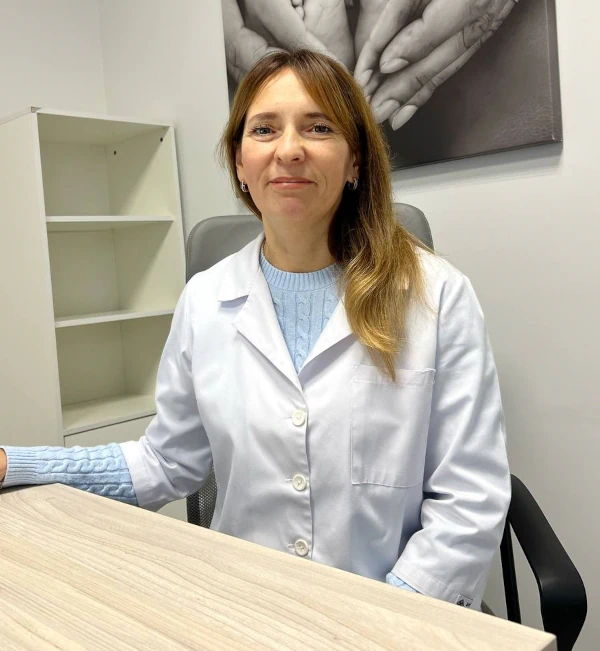 Лікар невролог Вегера Наталія Федорівна, лікар першої категорії з досвідом понад 20 років, спеціалізується на лікуванні інсультів, епілепсії, хвороби Паркінсона, розсіяного склерозу та наслідків черепно-мозкових травм.